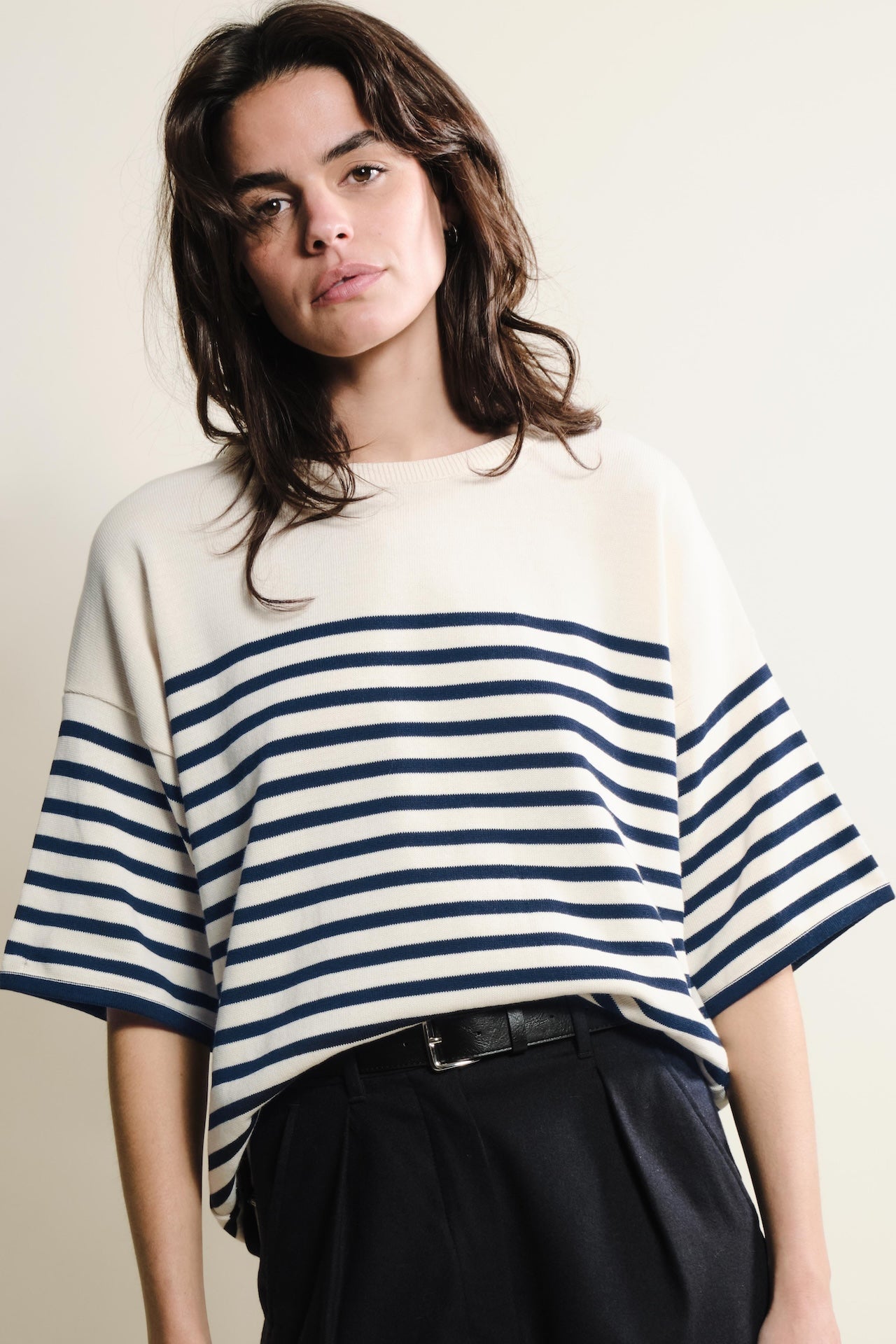 Produit Lori manches courtes Naturel / Marine confectionné par la marque Parisienne Tricots Jean Marc 1972.