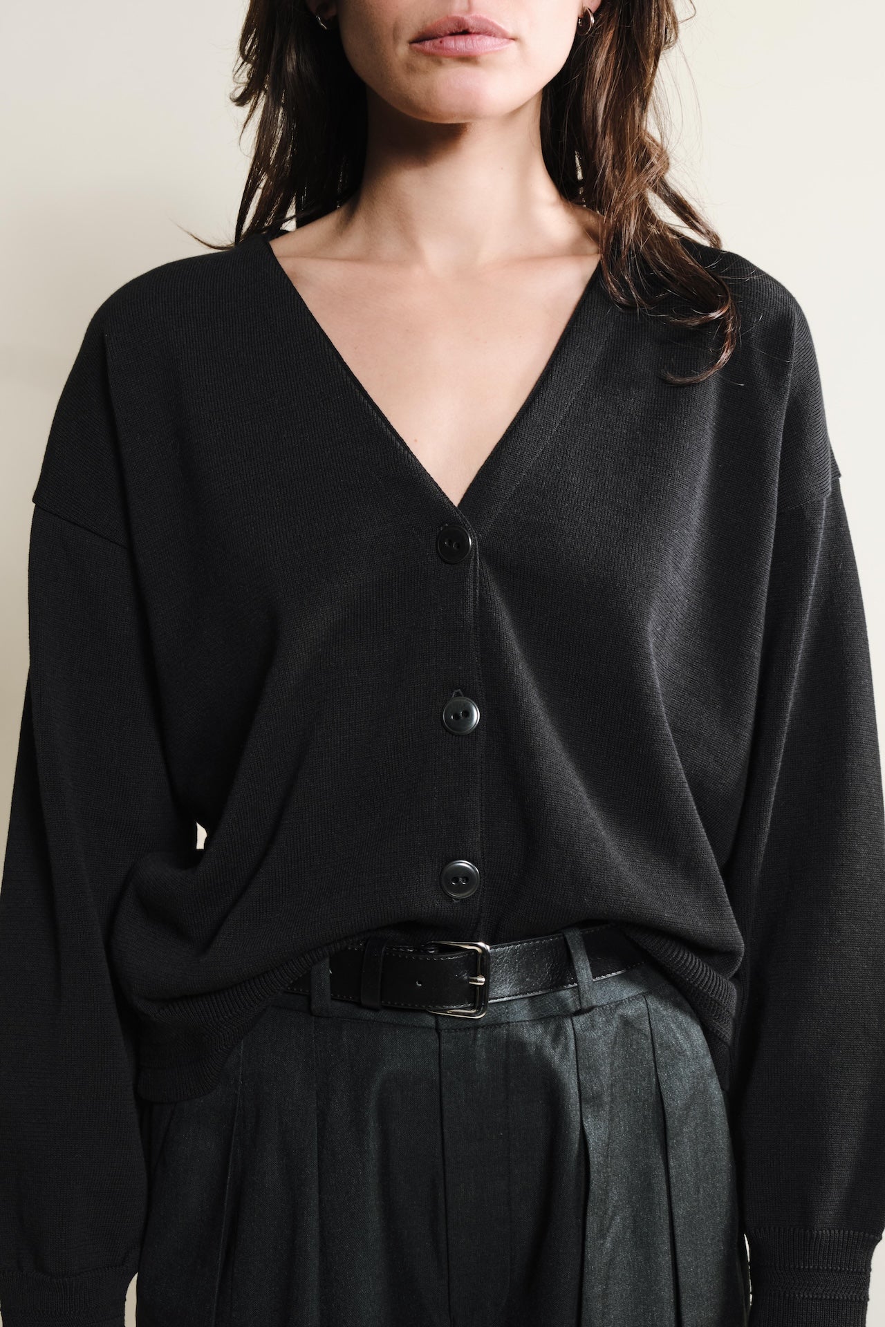 Produit Cardigan Loucine Noir confectionné par la marque Parisienne Tricots Jean Marc 1972.